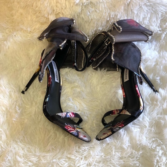 Steve Madden Black w/ Floral Accents and Bow NWOT size 6.5 Benni-R Satin Sandals - Picture 9 of 16